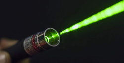 Piloti accecati dal puntatore laser verde